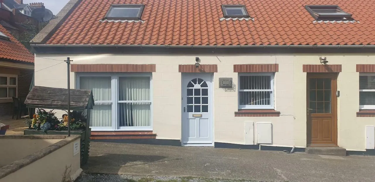 Swales Cottage Whitby 0*,